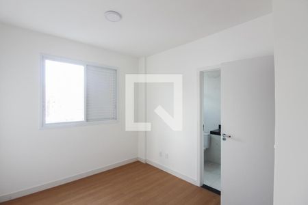 Suíte de apartamento para alugar com 4 quartos, 113m² em Fernão Dias, Belo Horizonte