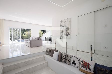 Sala  de casa à venda com 7 quartos, 500m² em Horto Florestal, São Paulo