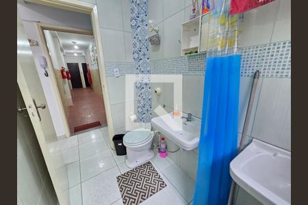 Banheiro de apartamento para alugar com 2 quartos, 41m² em Vila Tupi, Praia Grande