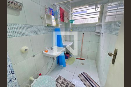 Banheiro de apartamento para alugar com 2 quartos, 41m² em Vila Tupi, Praia Grande