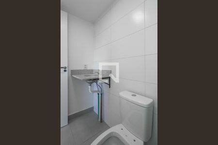 Banheiro da Suíte de apartamento para alugar com 2 quartos, 60m² em Jardim Sabará, Porto Alegre