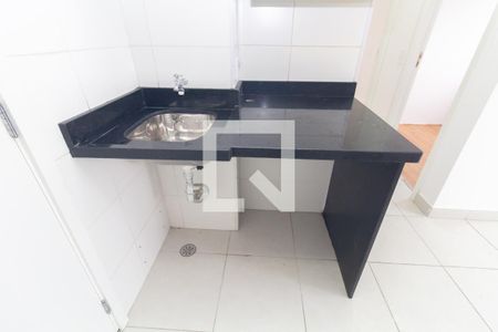 Sala/Cozinha de apartamento para alugar com 2 quartos, 32m² em Vila Carmosina, São Paulo