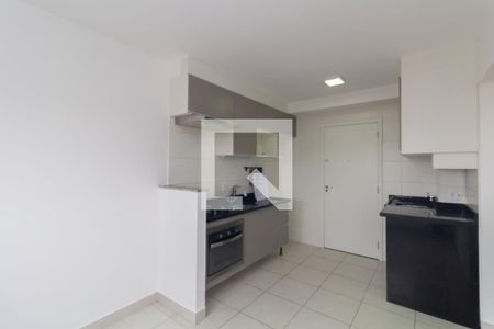 Sala/Cozinha de apartamento para alugar com 2 quartos, 32m² em Vila Carmosina, São Paulo