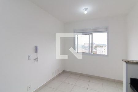 Sala/Cozinha de apartamento para alugar com 2 quartos, 32m² em Vila Carmosina, São Paulo