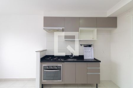 Sala/Cozinha de apartamento para alugar com 2 quartos, 32m² em Vila Carmosina, São Paulo