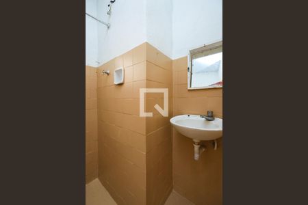 Banheiro de casa para alugar com 1 quarto, 100m² em Nucleo Residencial Isabela, Taboão da Serra