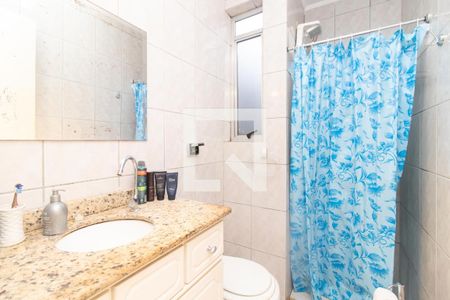 Banheiro de apartamento à venda com 1 quarto, 40m² em Santo Antônio, Porto Alegre