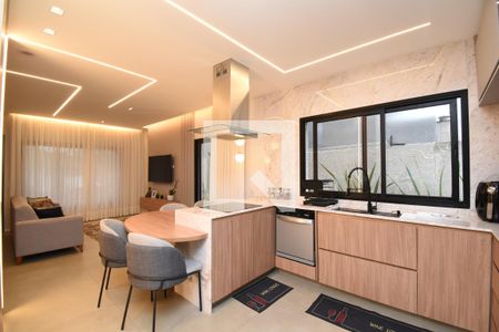 Sala/Cozinha de casa de condomínio para alugar com 3 quartos, 151m² em Santa Cândida, Curitiba