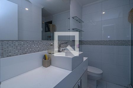 banheiro social_1 de apartamento para alugar com 3 quartos, 80m² em Vila Gumercindo, São Paulo