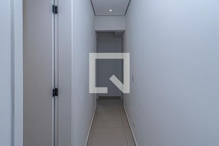 corredor para os cômodos_1 de apartamento para alugar com 3 quartos, 80m² em Vila Gumercindo, São Paulo