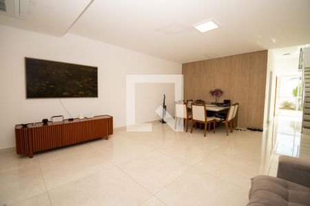 Sala de casa à venda com 3 quartos, 115m² em Nossa Senhora de Fatima, Contagem