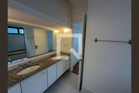 Banheiro de kitnet/studio para alugar com 2 quartos, 57m² em Cambuí, Campinas