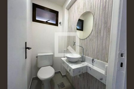 Banheiro de kitnet/studio para alugar com 2 quartos, 57m² em Cambuí, Campinas