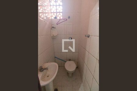 Banheiro de kitnet/studio para alugar com 0 quarto, 28m² em Liberdade, São Paulo