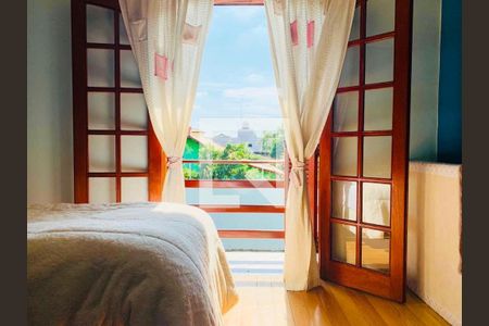 Casa à venda com 4 quartos, 300m² em Chácara Meyer, São Paulo