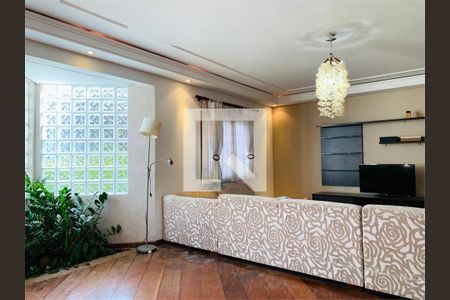 Casa à venda com 4 quartos, 300m² em Chácara Meyer, São Paulo