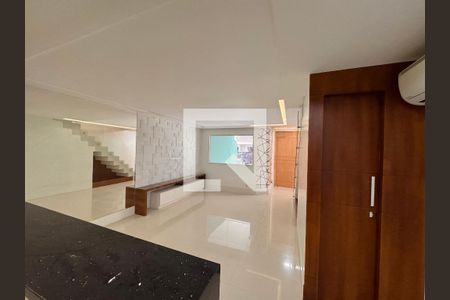 Sala de casa de condomínio à venda com 3 quartos, 150m² em Vargem Pequena, Rio de Janeiro