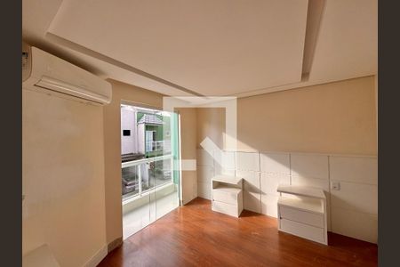 Suíte de casa de condomínio à venda com 3 quartos, 150m² em Vargem Pequena, Rio de Janeiro