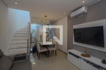 Sala de casa de condomínio à venda com 2 quartos, 90m² em Tristeza, Porto Alegre