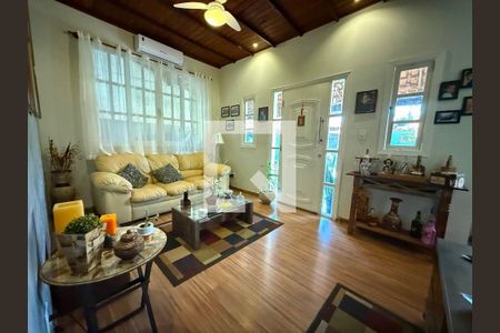 Casa à venda com 4 quartos, 137m² em Itaipu, Niterói