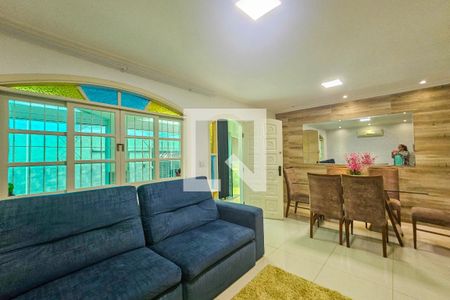 Casa para alugar com 3 quartos, 360m² em Vila Alice (vicente de Carvalho), Guarujá