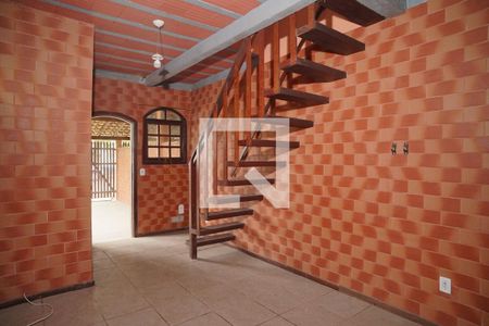 Sala de casa para alugar com 2 quartos, 72m² em Zacarias, Maricá