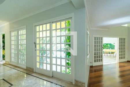 Sala de casa de condomínio para alugar com 3 quartos, 1437m² em Pousada dos Bandeirantes, Carapicuíba