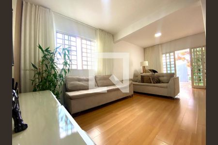 Sala de casa à venda com 3 quartos, 500m² em Trevo, Belo Horizonte