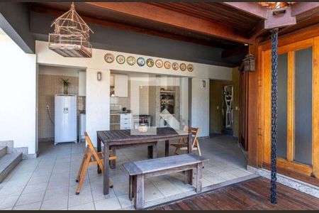 Casa à venda com 5 quartos, 525m² em São Francisco, Niterói