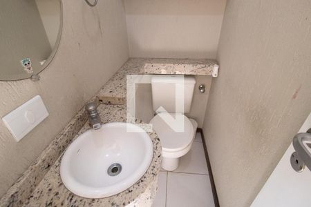 Lavabo de casa para alugar com 3 quartos, 92m² em Novo Mundo, Curitiba