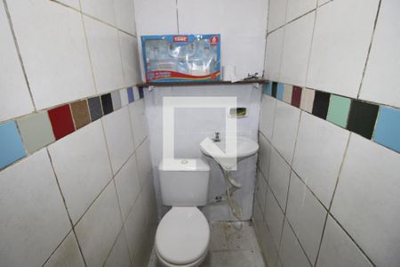 Banheiro de casa para alugar com 1 quarto, 1100m² em Parque Santa Rita, São Paulo