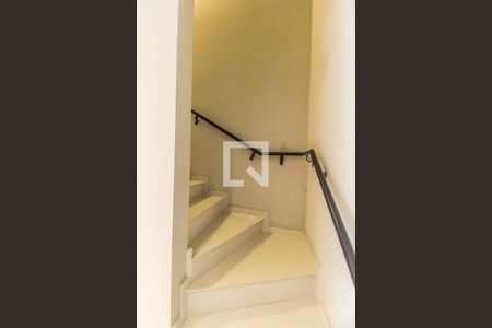 Escada de casa de condomínio à venda com 3 quartos, 153m² em Alphaville, Santana de Parnaíba