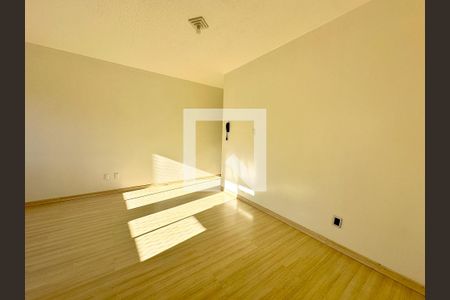 Sala  de apartamento para alugar com 3 quartos, 52m² em Serraria, São José