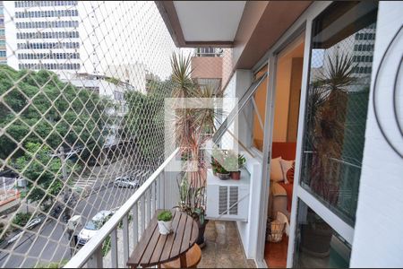 Sala de apartamento à venda com 4 quartos, 140m² em Tijuca, Rio de Janeiro