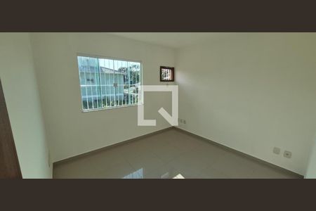 Sala de casa de condomínio para alugar com 4 quartos, 126m² em Nova Esperança, Rio das Ostras