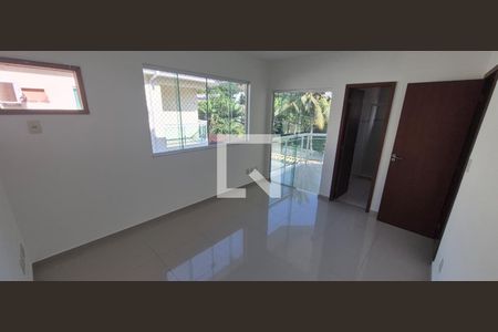 Sala de casa de condomínio para alugar com 4 quartos, 126m² em Nova Esperança, Rio das Ostras