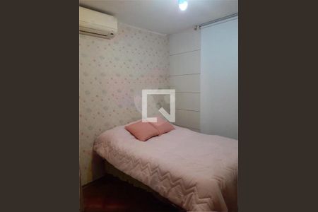 Casa à venda com 3 quartos, 229m² em Vila Paiva, São Paulo