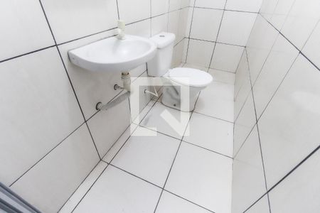 Banheiro de casa para alugar com 1 quarto, 36m² em Vila Taquari, São Paulo