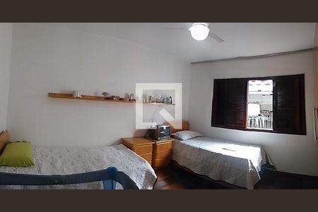Casa à venda com 3 quartos, 198m² em Vila Paiva, São Paulo