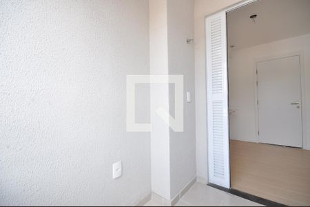 Sacada da Sala/Cozinha de apartamento para alugar com 2 quartos, 29m² em Vila Nilo, São Paulo