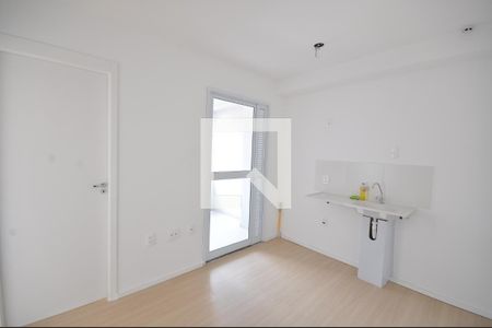 Sala/Cozinha de apartamento para alugar com 2 quartos, 29m² em Vila Nilo, São Paulo