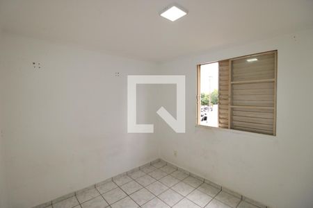 Quarto 2 de apartamento para alugar com 2 quartos, 52m² em Conjunto Residencial José Bonifácio, São Paulo