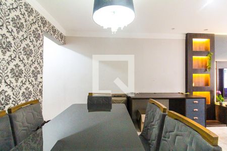 Sala de casa à venda com 3 quartos, 200m² em Conjunto Residencial José Bonifácio, São Paulo