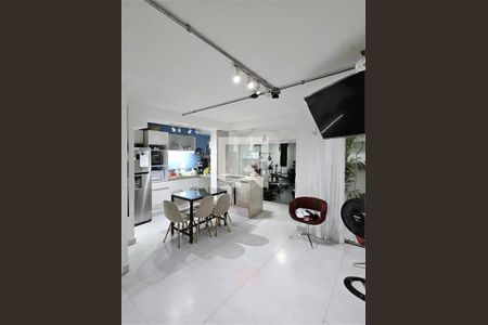 Casa à venda com 4 quartos, 320m² em Vila Monumento, São Paulo