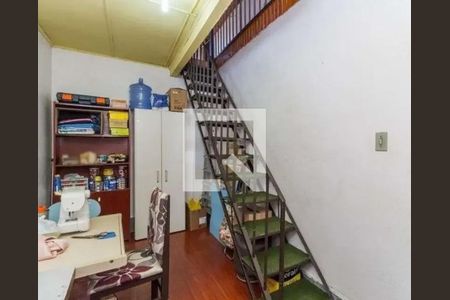 Escada de casa à venda com 4 quartos, 127m² em Menino Deus, Porto Alegre
