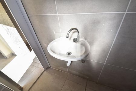 Banheiro de casa para alugar com 1 quarto, 54m² em Vila São José, São Paulo