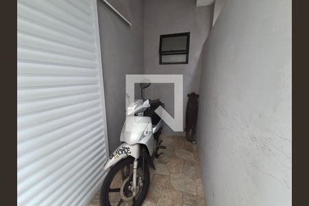 Garagem de moto de casa de condomínio para alugar com 2 quartos, 70m² em Anhanguera, Praia Grande