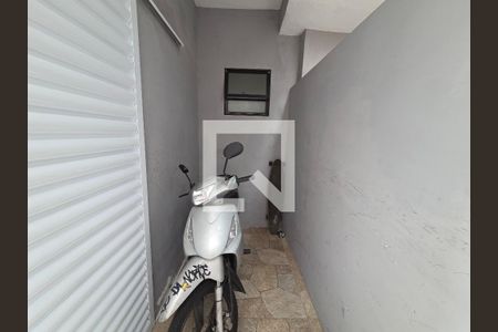 Garagem de moto de casa de condomínio para alugar com 2 quartos, 70m² em Anhanguera, Praia Grande