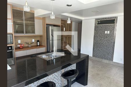 Casa para alugar com 3 quartos, 525m² em Portinho, Cabo Frio