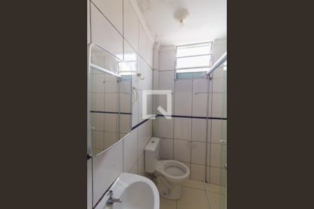 Banheiro de casa para alugar com 1 quarto, 55m² em Vila Santa Teresinha, São Paulo